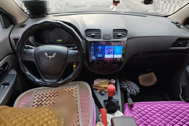 Used Wuling Hongguang 2015 1.2L S Base Model China IV Interior 2