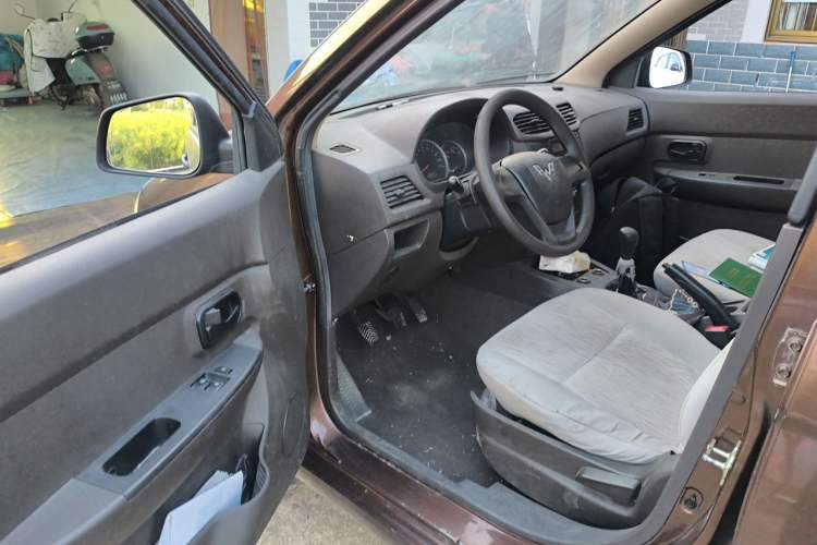 Used Wuling Hongguang 2015 1.2L S Base Model China V Standard Interior 3