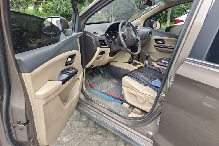Used Wuling Hongguang 2015 1.5L S1 Comfort China V Standard Interior 3