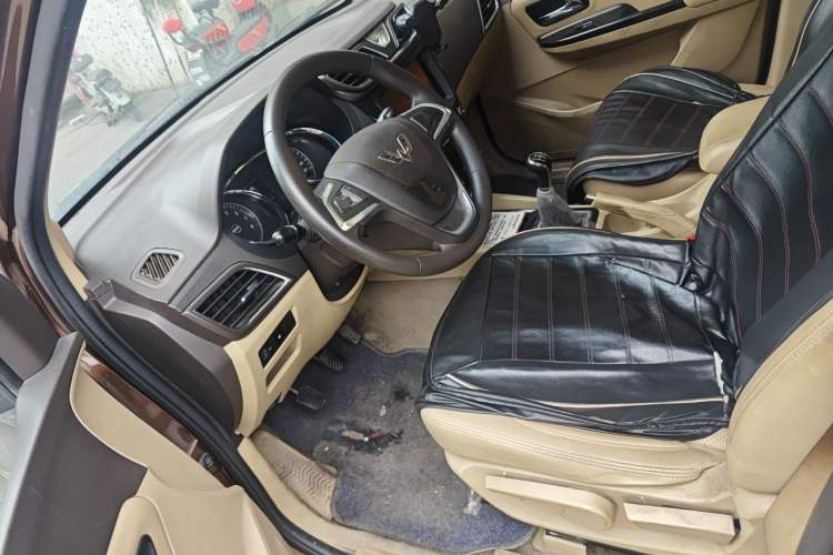 Used Wuling Hongguang 2015 1.5L S1 Luxury National Emission Standard V Left Front Seat