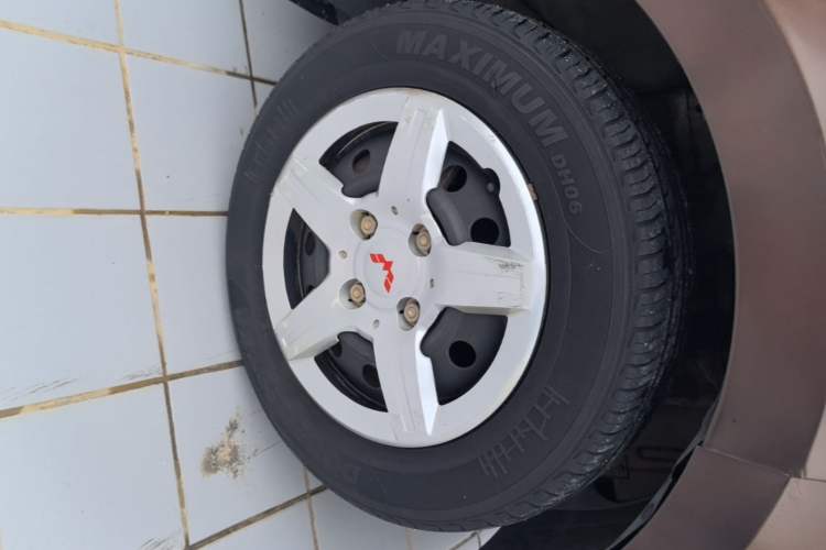 Used Wuling Hongguang 2015 1.5L S Base Model China IV Left Front Wheel Hub