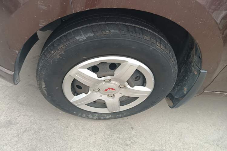Used Wuling Hongguang 2015 1.2L S Base Model China IV Left Front Wheel Hub