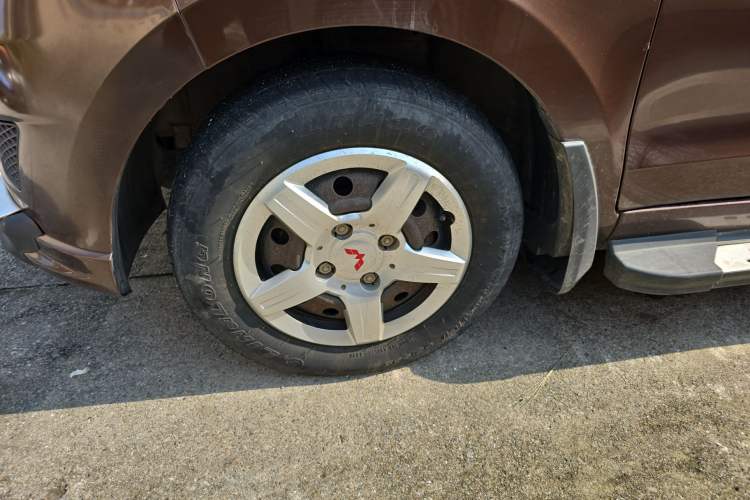 Used Wuling Hongguang 2015 1.2L S Base Model China V Standard Left Front Wheel Hub
