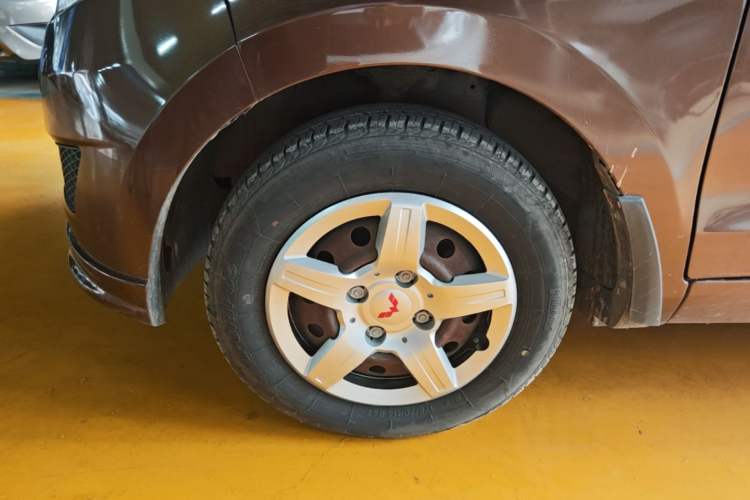 Used Wuling Hongguang 2015 1.2L S Base Model China V Standard Left Front Wheel Hub