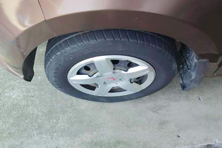 Used Wuling Hongguang 2015 1.5L S Basic Version China V Standard Left Front Wheel Hub