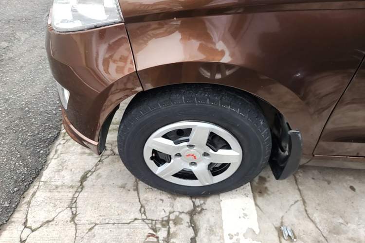 Used Wuling Hongguang 2015 1.5L S Base Model China IV Left Front Wheel Hub