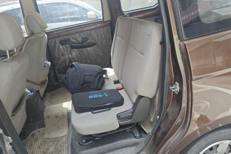 Used Wuling Hongguang 2015 1.5L S Basic Version China V Standard Left Rear Seat