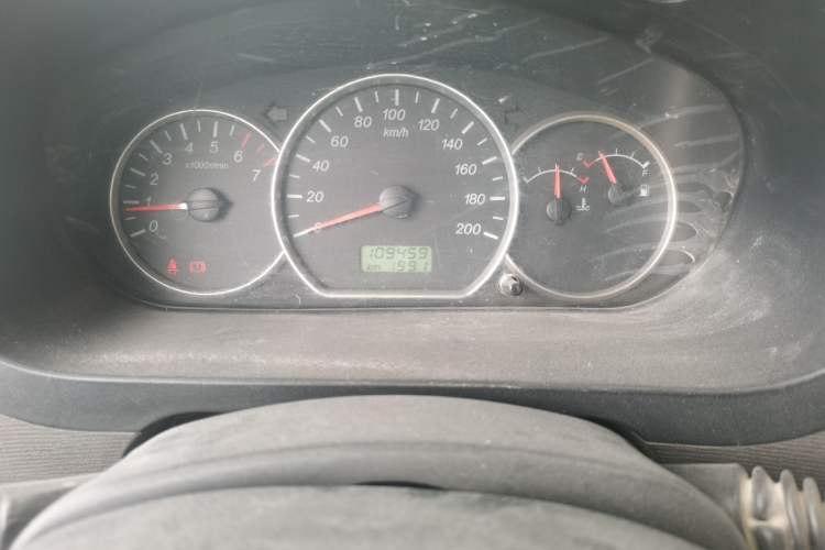 Used Wuling Hongguang 2015 1.2L S Base Model China V Standard Odometer Close Up