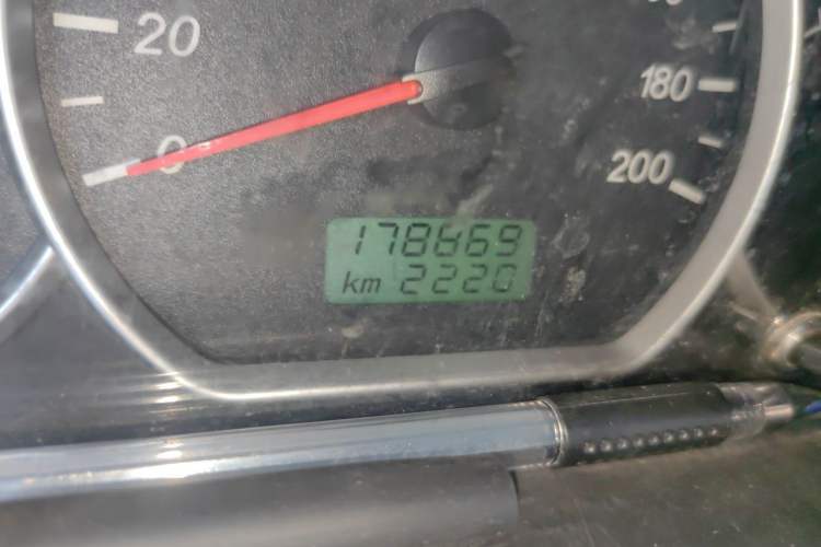 Used Wuling Hongguang 2015 1.5L S Base Model China IV Odometer Close Up