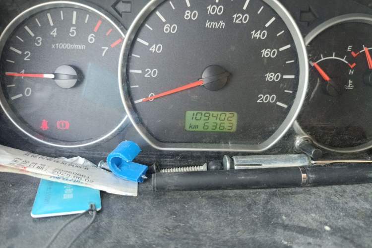 Used Wuling Hongguang 2015 1.5L S Basic Version China V Standard Odometer Close Up