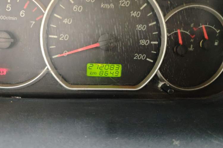 Used Wuling Hongguang 2015 1.5L S Basic Version China V Standard Odometer Close Up