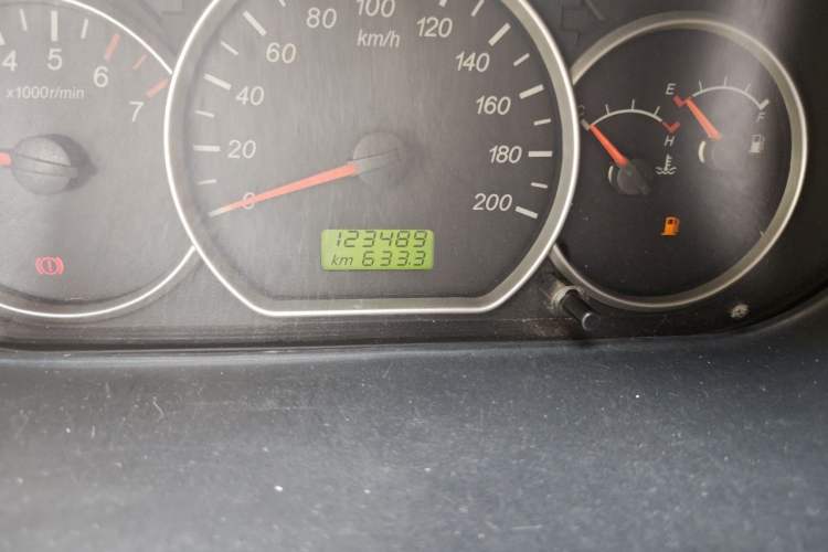 Used Wuling Hongguang 2015 1.5L S Base Model China IV Odometer Close Up