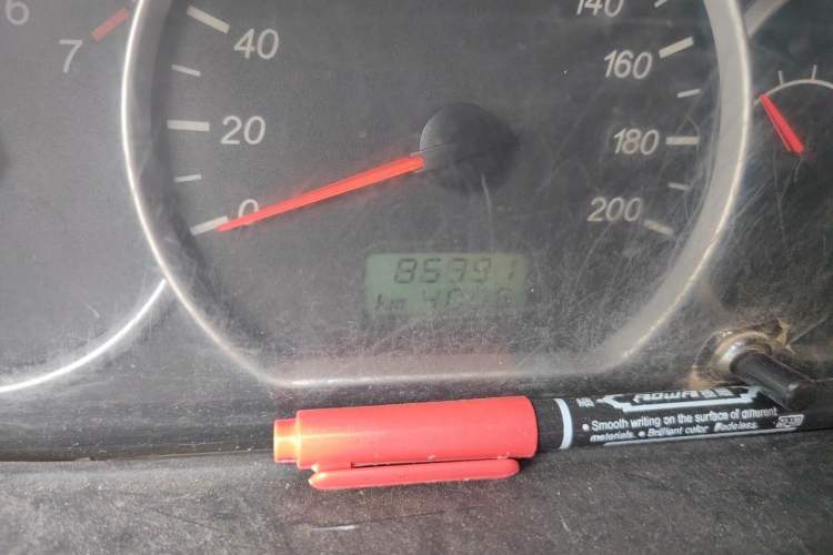 Used Wuling Hongguang 2015 1.2L S Base Model China V Standard Odometer Close Up