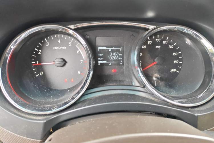 Used Wuling Hongguang 2015 1.5L S1 Standard China V-Emission Standards Odometer Close Up
