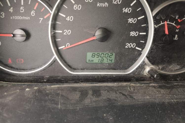 Used Wuling Hongguang 2015 1.5L S Basic Version China V Standard Odometer Close Up