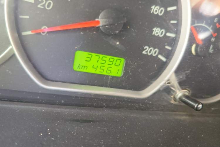 Used Wuling Hongguang 2015 1.5L S Basic Version China V Standard Odometer Close Up