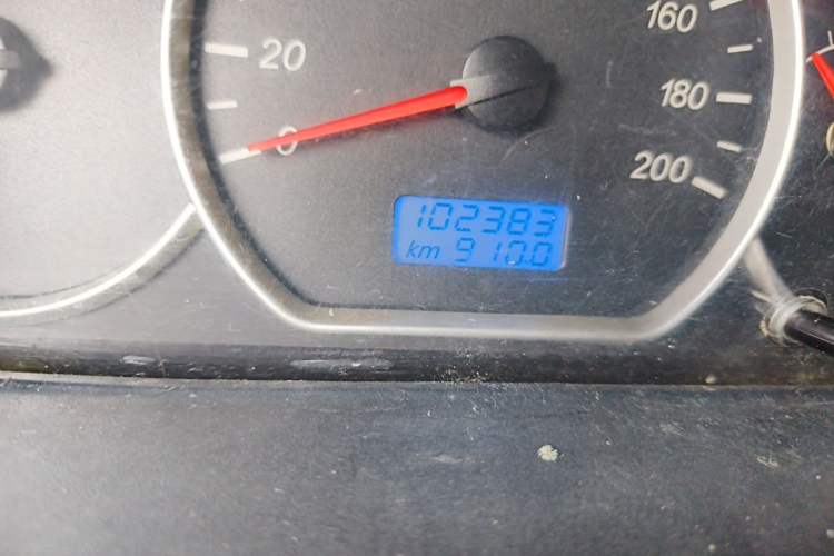 Used Wuling Hongguang 2015 1.5L S Base Model China IV Odometer Close Up