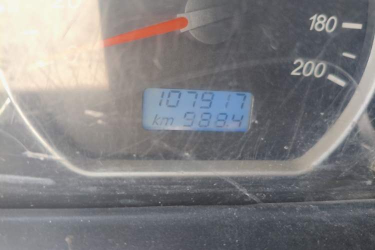 Used Wuling Hongguang 2015 1.5L S Basic Version China V Standard Odometer Close Up