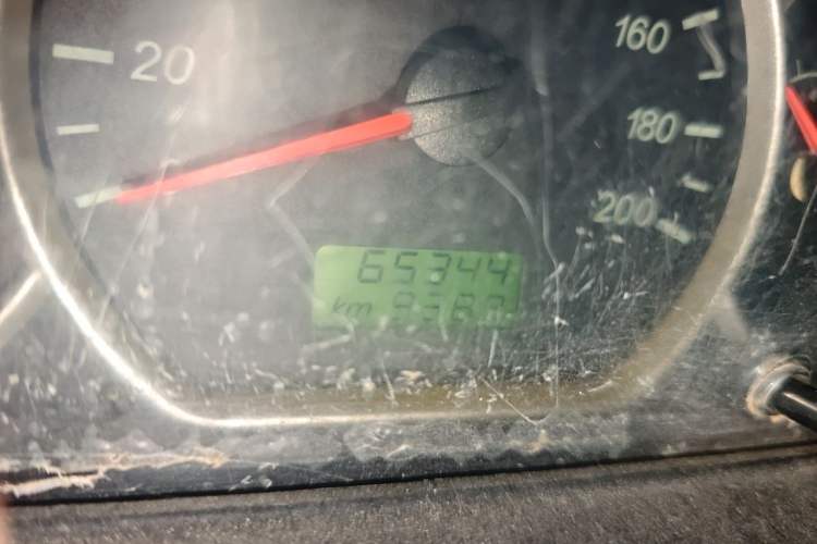 Used Wuling Hongguang 2015 1.5L S Basic Version China V Standard Odometer Close Up