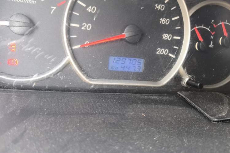Used Wuling Hongguang 2015 1.5L S Basic Version China V Standard Odometer Close Up