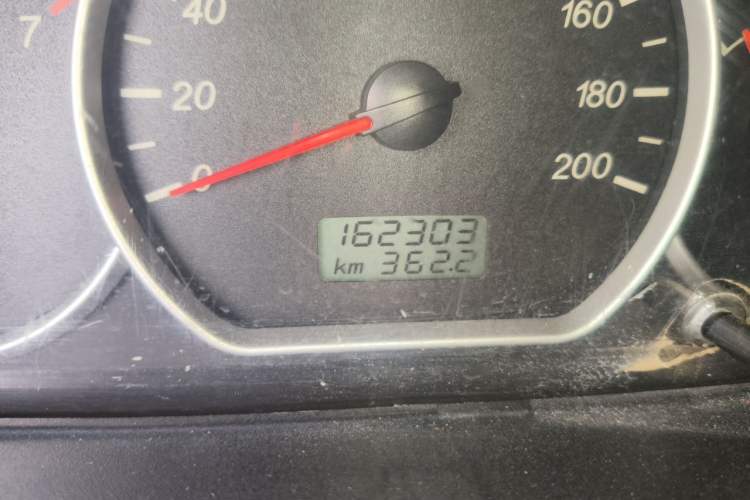 Used Wuling Hongguang 2015 1.5L S Basic Version China V Standard Odometer Close Up