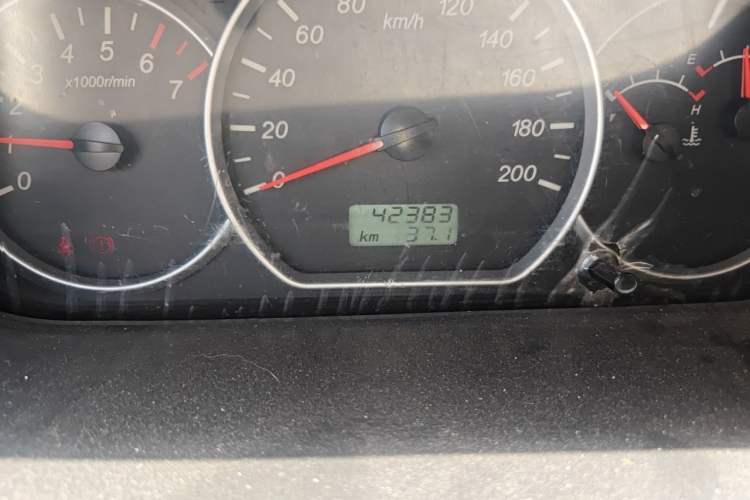 Used Wuling Hongguang 2015 1.2L S Base Model China IV Odometer Close Up