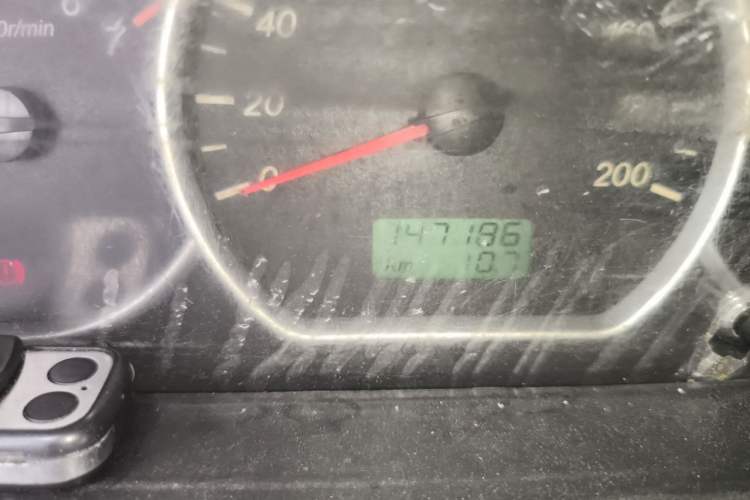 Used Wuling Hongguang 2015 1.5L S Basic Version China V Standard Odometer Close Up