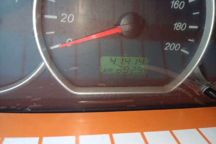 Used Wuling Hongguang 2015 1.5L S Basic Version China V Standard Odometer Close Up