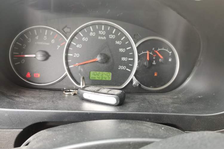 Used Wuling Hongguang 2015 1.2L S Base Model China V Standard Odometer Close Up