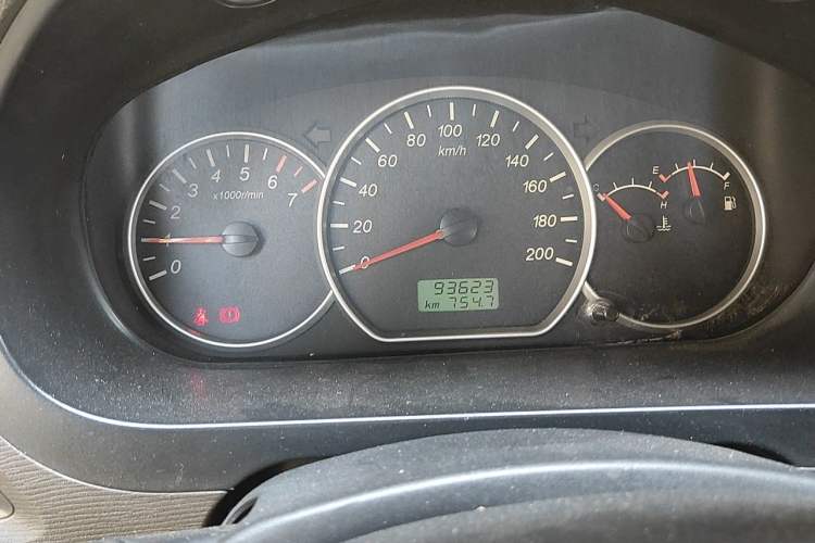 Used Wuling Hongguang 2015 1.2L S Base Model China V Standard Odometer Close Up