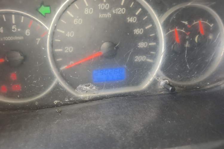 Used Wuling Hongguang 2015 1.5L S Basic Version China V Standard Odometer Close Up
