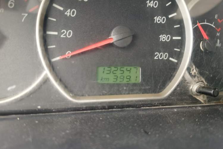 Used Wuling Hongguang 2015 1.5L S Basic Version China V Standard Odometer Close Up