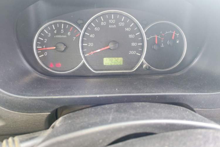 Used Wuling Hongguang 2015 1.5L S Basic Version China V Standard Odometer Close Up