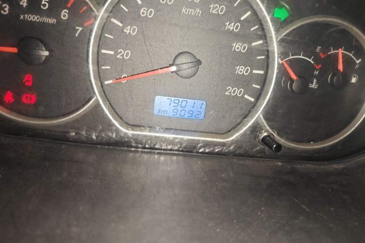 Used Wuling Hongguang 2015 1.5L S Basic Version China V Standard Odometer Close Up