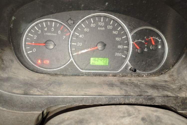 Used Wuling Hongguang 2015 1.2L S Base Model China V Standard Odometer Close Up