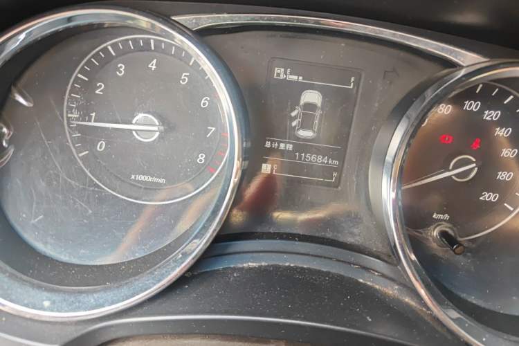 Used Wuling Hongguang 2015 1.5L S1 Luxury National Emission Standard V Odometer Close Up