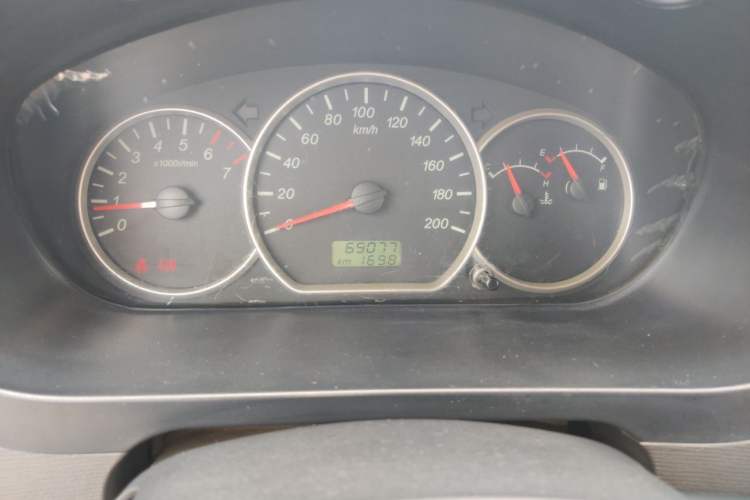 Used Wuling Hongguang 2015 1.5L S Basic Version China V Standard Odometer Close Up