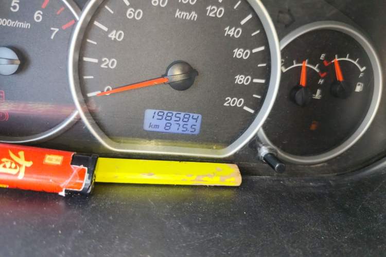 Used Wuling Hongguang 2015 1.5L S1 Standard China V-Emission Standards Odometer Close Up
