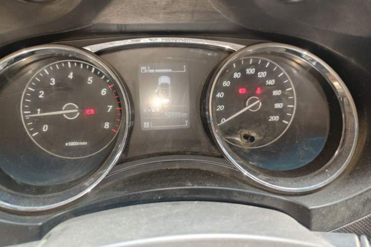 Used Wuling Hongguang 2015 1.5L S1 Luxury National Emission Standard V Odometer Close Up