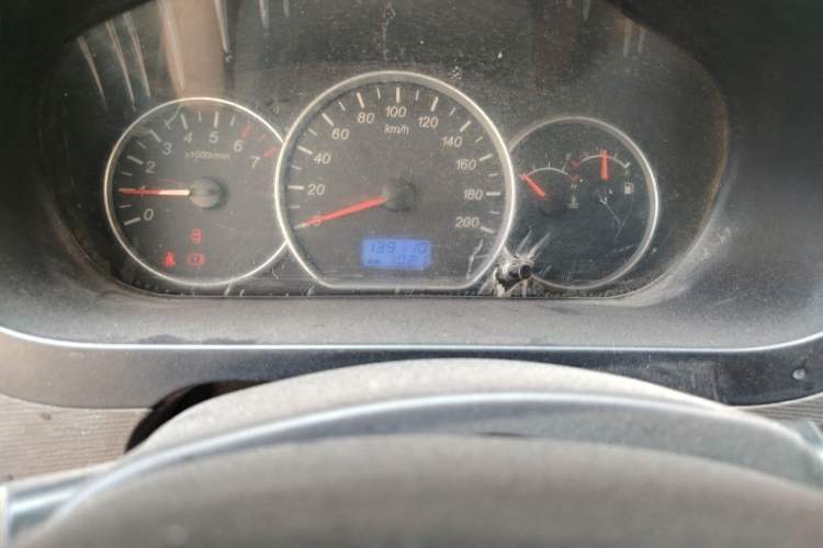 Used Wuling Hongguang 2015 1.5L S Basic Version China V Standard Odometer Close Up