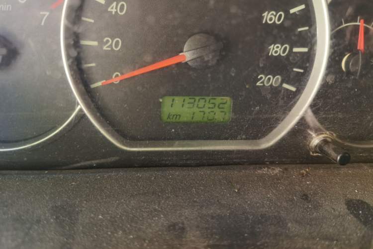 Used Wuling Hongguang 2015 1.2L S Base Model China V Standard Odometer Close Up