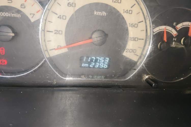 Used Wuling Hongguang 2015 1.5L S Basic Version China V Standard Odometer Close Up
