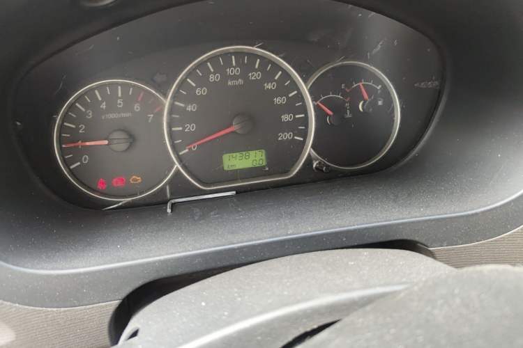 Used Wuling Hongguang 2015 1.2L S Base Model China V Standard Odometer Close Up