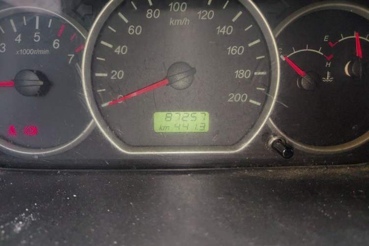Used Wuling Hongguang 2015 1.2L S Base Model China IV Odometer Close Up