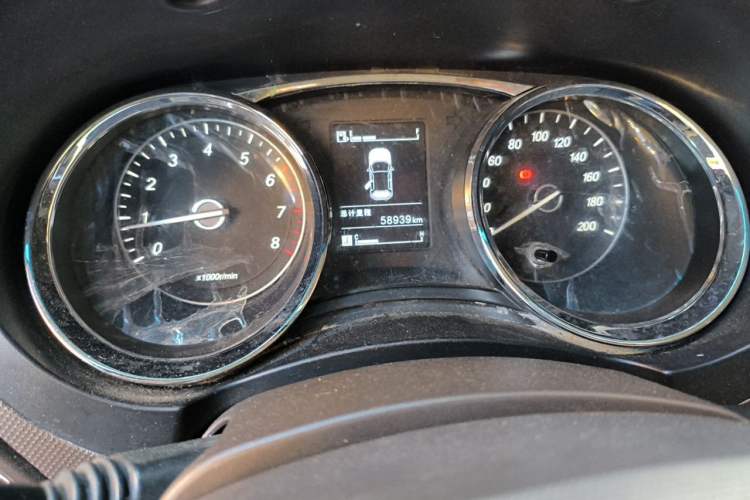 Used Wuling Hongguang 2015 1.5L S1 Luxury National Emission Standard V Odometer Close Up