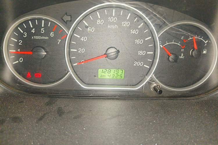 Used Wuling Hongguang 2015 1.5L S Basic Version China V Standard Odometer Close Up