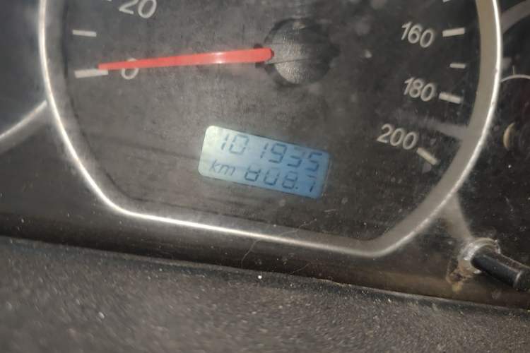 Used Wuling Hongguang 2015 1.5L S Basic Version China V Standard Odometer Close Up