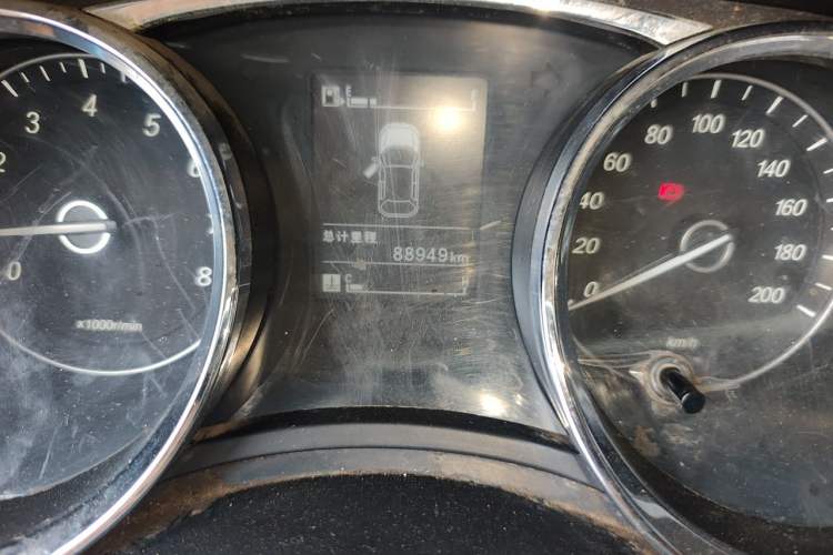 Used Wuling Hongguang 2015 1.5L S1 Luxury National Emission Standard V Odometer Close Up