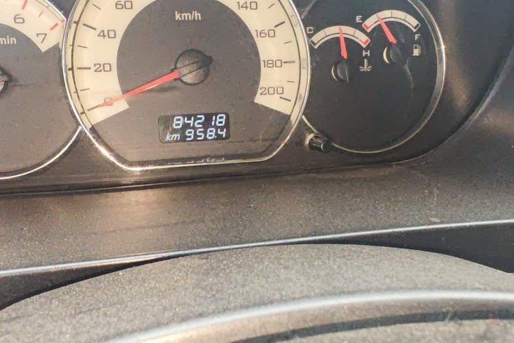 Used Wuling Hongguang 2015 1.2L S Base Model China V Standard Odometer Close Up