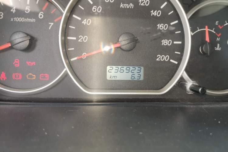 Used Wuling Hongguang 2015 1.2L S Base Model China V Standard Odometer Close Up